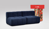 EEAZI modulares Sofa 2 Mittelelemente in Kombination, in blauer Farbe
