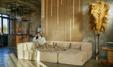 Modulares EEAZI-Sofa im Interieur – stilvoll beige mit Bezug, mit einer soft-touch Oberfläche und einem im Interieur besonders harmonischen Erscheinungsbild.